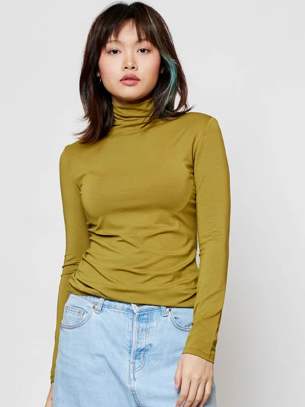 Essential women’s clothing for every season   CAMILA SKIV